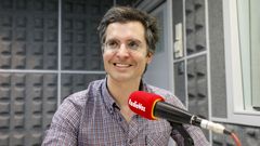 Borja Verea, en una foto de archivo en el estudio de Radio Voz.