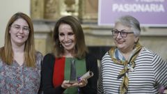 Ana Beln recibe el premio Pasionaria