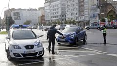 La Polic�a Local de Ribeira realiza controles en el casco urbano para vigilar que se respetan las restricciones de movilidad