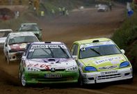 El carball�s Sergio Cancela (n�mero 60) y el burgal�s David Urban (14), en la salida.