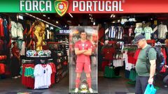 Tienda de souvenirs en Oporto, con la imagen de Cristiano Ronaldo.
