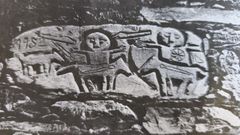  En un volumen del �Inventario hist�rico-art�stico de Lugo y su provincia� publicado en 1975 figura una fotograf�a de la Pedra de Currais, que entonces estaba expuesta en el exterior de una palloza de O Cebreiro que en esa �poca serv�a como restaurante 