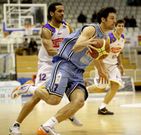 Bortolussi, con el bal�n ante el Palencia.