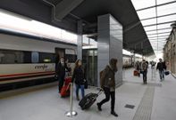 De Ourense salen doce trenes al d�a a Santiago y once con destino en A Coru�a entre semana. 