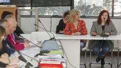 Dos concejalas del PSOE, en el pleno del 7 de febrero de 2020, cuando apoyaron la moci�n de censura que devolvi� la alcald�a al BNG