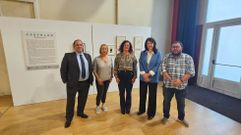 Inauguraci&oacute;n de la exposici&oacute;n Castelao grafista (facs&iacute;mile) en el Auditorio de A Ramallosa. Asisten concejales, alcaldes de Teo, director de la oficina de ABanca de Teo y la coordinadora adjunta del &Aacute;rea Culutral de Afundaci&oacute;n, Paloma Vela.