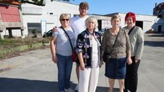 Una veintena de floristas montan su puesto alternativo en las naves de Alfageme 