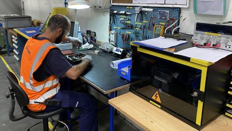 Dispone tambin de lneas de reparacin de componentes y de talleres