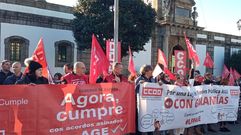 Los empleados p�blicos se concentraron delante de la puerta del Dique