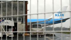Foto de archivo de un avi�n de KLM en la antigua terminal del aeropuerto de Lavacolla