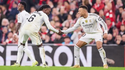 Camavinga y�Mbappe celebrando uno de los goles del Real Madrid en San Mam�s