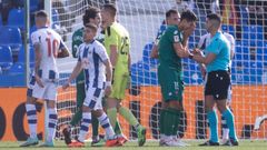 David Castro se lamenta tras la acci�n que cost� su expulsi�n.