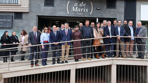 Foto de familia de los abogados de Ribeira que acudieron a la celebracin.