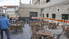 Bajos de pazo de Raxoi donde se han construido unos ba�os p�blicos y que est�n pendientes todav�a de abrir