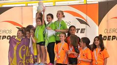 Las prebenjam�n se subieron a lo m�s alto del podio en Oleiros.