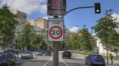 El l�mite al que est�n configurados los radares informativos es de 20, ya que esa es la velocidad m�xima permitida en la nueva plaza de Concheiros, aunque el tramo de Rodr�guez de Viguri y la avenida de Lugo que vigilan los dispositivos est� limitado a 30