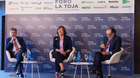 Amancio Lpez Seijas, Carmen Martnez y Carlos Lpez, en la presentacin del Foro La Toja de este ao