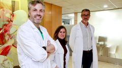 Alberto Jorge Mora, Alicia Freire y Pablo Codesido, del servicio de Traumatolog�a del Chuac, organizan el congreso gallego de la especialidad.