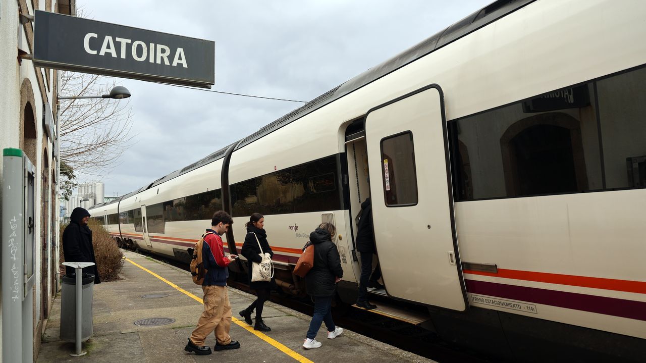 Renfe recupera la vía convencional a Santiago sin previa comunicación