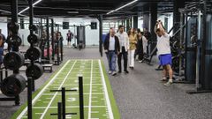 El alcalde de Ribadavia, C�sar Fern�ndez, acompa�� al conselleiro de Deportes, Diego Calvo, a visitar las nuevas instalaciones del polideportivo municipal O Consello.