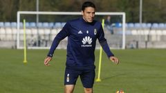 Folch Requexon Real Oviedo.Folch, durante un entrenamiento en El Requexon