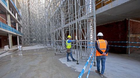 el presidente de la Xunta Alfonso Rueda visita las obras del hospital Gran Montecelo