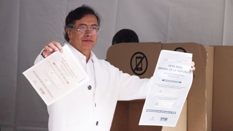 El presidente colombiano Gustavo Petro inaugur&oacute; el domingo la jornada electoral durante las elecciones al Congreso del 2026.