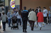 La presencia policial en la zona de Maestro Mateo se increment� tras el suceso del s�bado. 