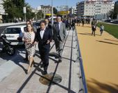 Ana Pastor y Lores recorrieron a pie ayer el desdoblamiento de la avenida de Vigo. 
