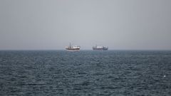 Barcos en el estrecho de Ormuz, vistos desde la costa de Om�n.