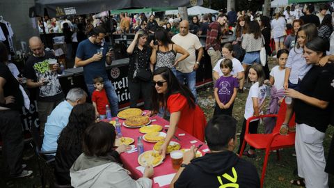 Concurso de tortilla en las fiestas del barrio de las Flores de A Coru�a.