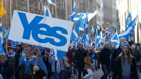 Partidarios de la independencia de Escocia durante una manifestacin