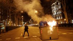Los radicales volvieron a quemar contenedores este lunes en Barcelona