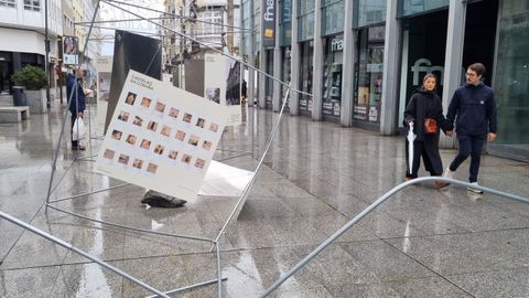 Destrozos en la exposici�n de Castelao en la Plaza de Lugo
