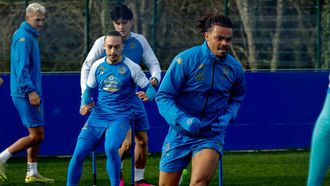 Lucas Noubi, en primer plano, durante un entrenamiento con el Deportivo