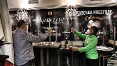 En Atarazana ya han comenzado a preparar su local de cara a la reapertura del viernes
