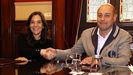 Ins Rey y el presidente de la Federacin de Peas del Deportivo, Luis Alberto Martnez, tras la firma del convenio de colaboracin firmado este martes