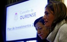 <span lang= es-es >Imagen ins�lita</span>. En un mandato marcado por la dureza de las cr�ticas entre gobierno y oposici�n, �urea Soto (PSOE) y M�nica Mourelo (PP) protagonizaron una imagen in�dita en este mandato al comparecen conjuntamente para presentar el plan de inversiones para la ciudad. 