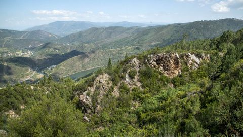 Vistas de la mina con el río Sil al fondo