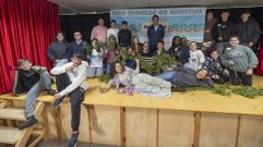 Alumnado anfitri�n do IES Pedra da Aguia de Camari�as, coa docente Carme Fern�ndez e a regueifeira Lupe Blanco 