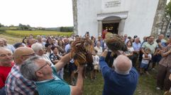 Un momento de la puja en San Adri�n de Verdes, este s�bado 
