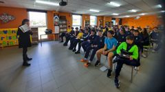 La escritora Marisol Ortiz durante su charla a los alumnos del Luis Vives