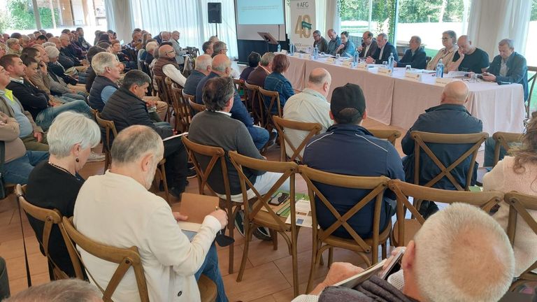 Un momento de la asamblea general de la AFG, que se celebr� en la Rectoral de Ansemil