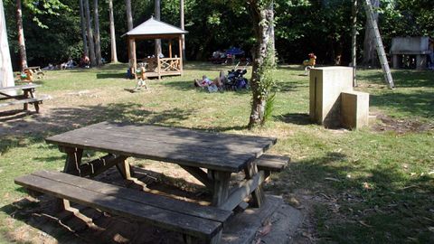 La de Pedroso es una de las zonas recreativas m�s concurridas y con m�s servicios de Nar�n