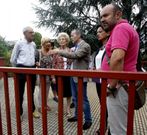 El alcalde conoce los desperfectos del parque Barba�a. 