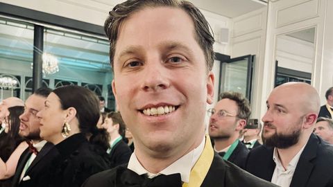 Carlos Taboada, oficial de la orden del Champ�n y sumiller del prestigioso hotel Santo Mauro de Madrid