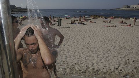 D�A DE CALOR EN LA PLAYA DE RIAZOR