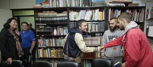 El alcalde, Xulio Ferreiro, visit� ayer la asociaci�n de vecinos del Ventorrillo. 