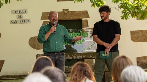 El alcalde de Culleredo, Jos� Ram�n Rioboo, y Xos� A. Touri��n, presentaron la edici�n n�mero 11 del festival Castelo Conta