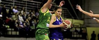 Cris Pedrals, con cinco asistencias por partido, es la mejor pasadora de la Liga Femenina despu�s de seis jornadas. 